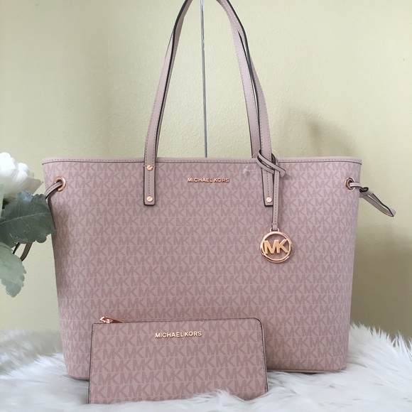 Michael Kors Handbags - Last set ✨Michael Kors top zipper tote &wallet